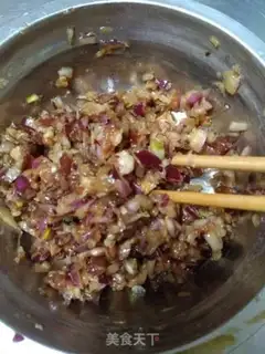 Make Onion sauce meat buns step 3