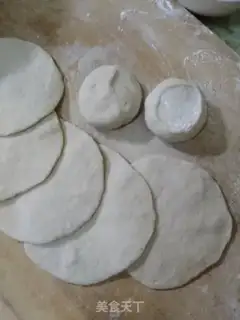 Make Onion sauce meat buns step 4