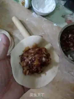 Make Onion sauce meat buns step 5