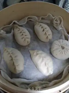 Make Onion sauce meat buns step 7