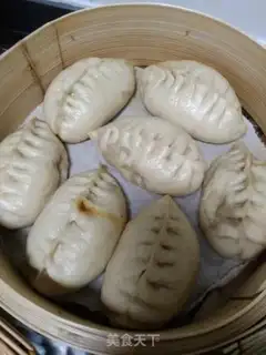 Make Onion sauce meat buns step 8