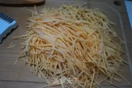 Make ♪ Scrambled with red potatoes ♪ step 1