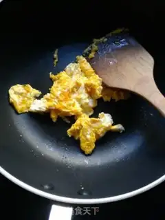 Make Scrambled eggs step 2