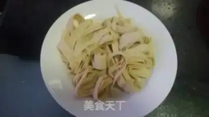 Make Green bean sprouts and dry tofu step 1