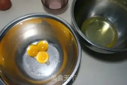 Make Strawberry cream cake step 1