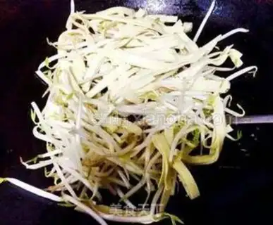 Make Green bean sprouts and dry tofu step 3