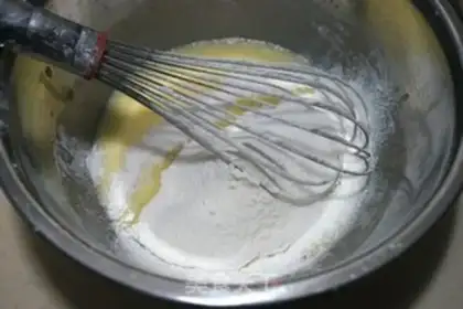 Make Strawberry cream cake step 4