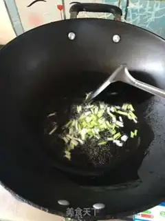 Make Pork liver, skinny horse, hoof noodle soup step 0