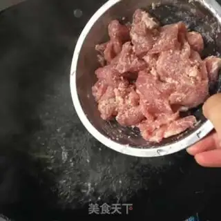 Make Pork liver, skinny horse, hoof noodle soup step 3