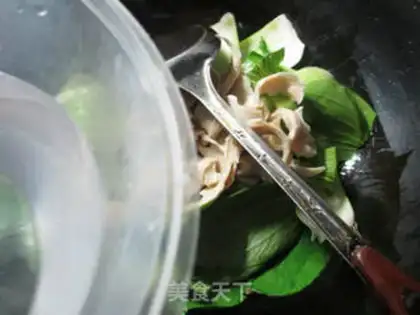 Make Seafood noodles step 2