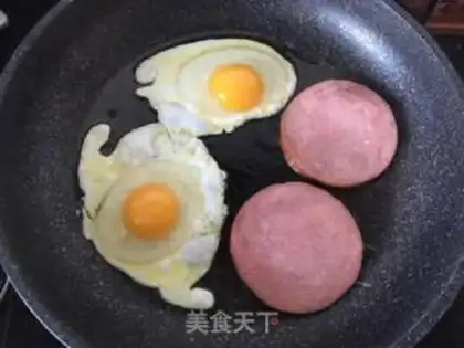 Make Ham egg sandwich step 3