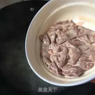 Make Pork liver, skinny horse, hoof noodle soup step 5