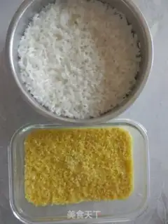 Make The roses are yellow rice cakes step 1