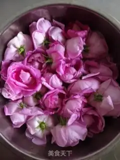 Make Rose buns step 0
