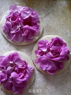 Make Rose buns step 2