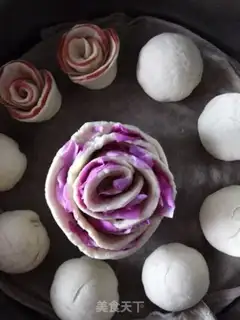 Make Rose buns step 3