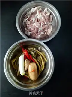 Make Sour sauce and lamb step 0