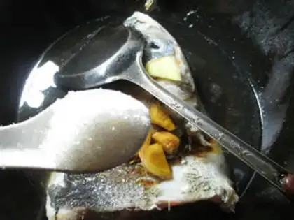 Make Cook fish heads step 5