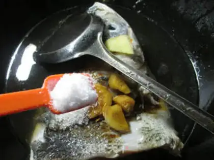 Make Cook fish heads step 6