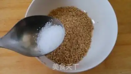 Make A spinach with a cheese fan step 2