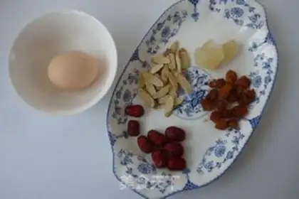 Make Red dates, yellow eggs and sugar step 0