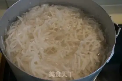 Make Pork radish buns step 3
