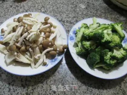 Make Crab mushrooms fried broccoli step 0