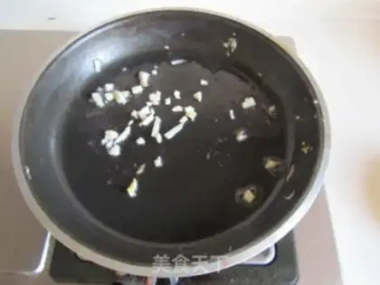 Make Tomato eggs, fried cake step 4