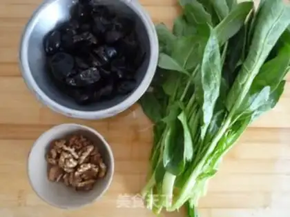 Make Spinach, walnuts step 0