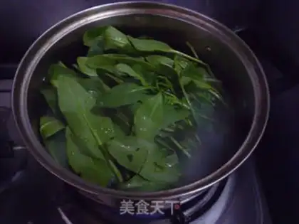 Make Spinach, walnuts step 2
