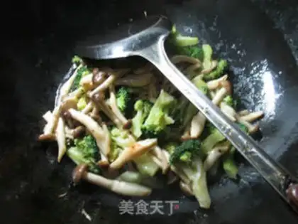 Make Crab mushrooms fried broccoli step 6