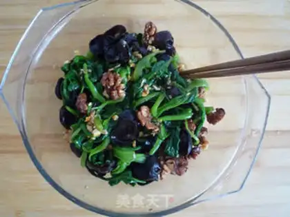 Make Spinach, walnuts step 8