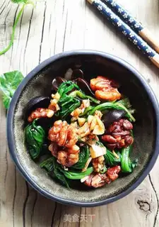 Make Spinach, walnuts step 9