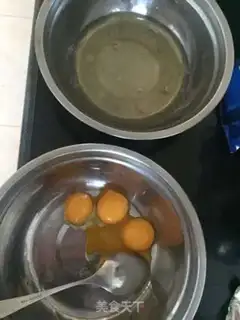 Make Strawberry cake step 1