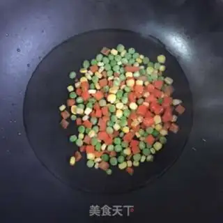 Make Yangzhou fried rice step 1