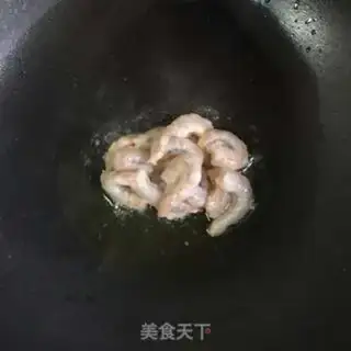 Make Yangzhou fried rice step 3