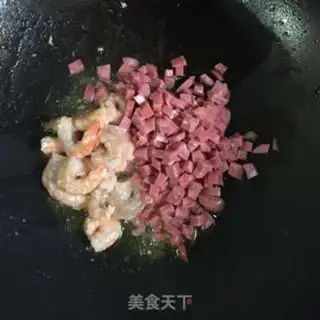 Make Yangzhou fried rice step 4