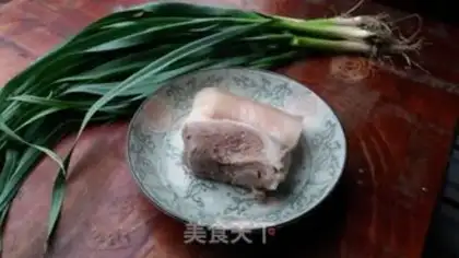 Make Garlic sprouts back to the pot step 0