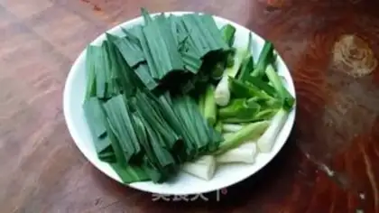 Make Garlic sprouts back to the pot step 2