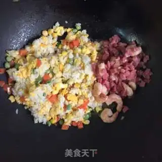 Make Yangzhou fried rice step 8