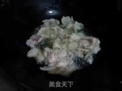 Make Garlic sprouts back to the pot step 3