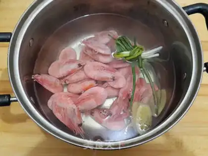 Make Shrimp in white step 5
