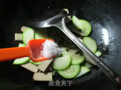 Make Eggs dry and fried step 7