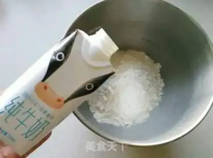 Make Milk knife cut the buns step 0