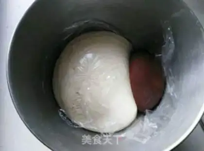 Make Milk knife cut the buns step 3