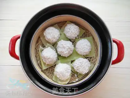 Make Panda Pearlball step 9