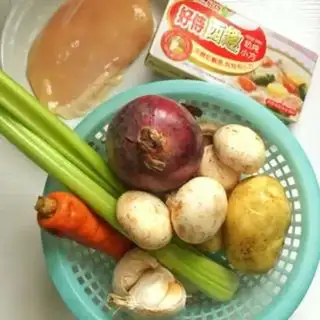Make Chicken and cream soup step 0