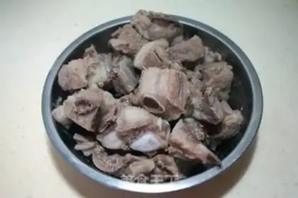 Make Crush the stewed ribs step 1