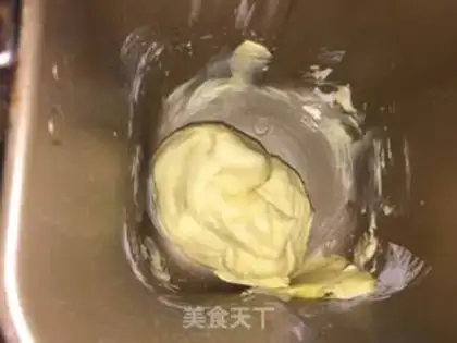 Make Japanese milk rolls step 1