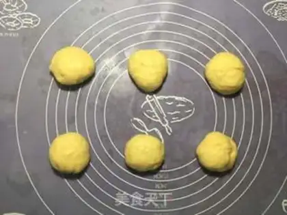 Make Japanese milk rolls step 3